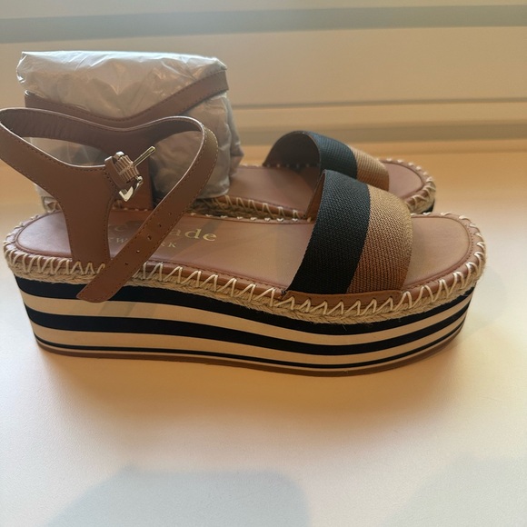 Brand new Kate Spade wedge-size 39.  NEVER WORN.  Comes in original box. - Picture 3 of 4